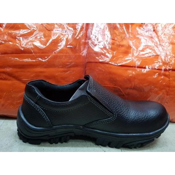 Red Parker P182 Safety Shoes