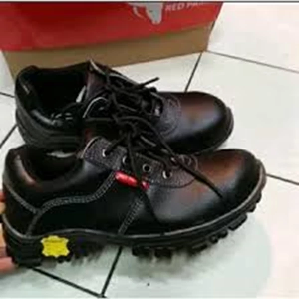 Red Parker S183 Safety Shoes