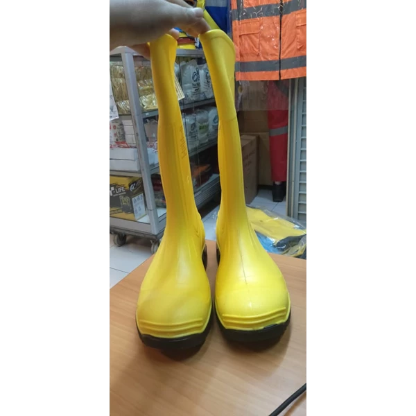 Wayna Inyati Safety Boots yellow